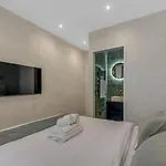 Maison De Charme Au Coeur De Batignolles